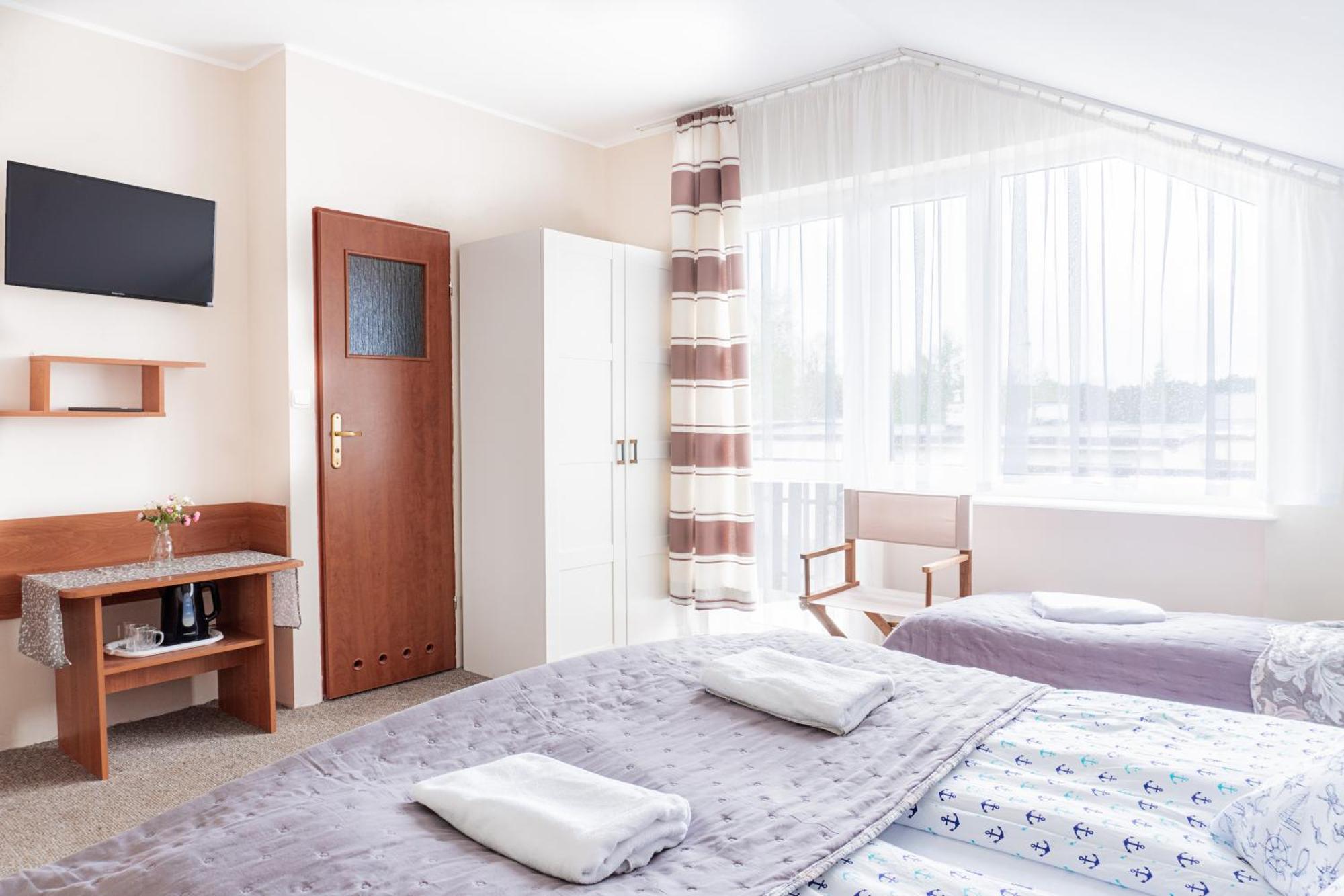 Pokoje Goscinne Raf-Tur - Sala Zabaw, Grill - Idealny Dla Rodzin Z Dziecmi Ostrowo  Ngoại thất bức ảnh
