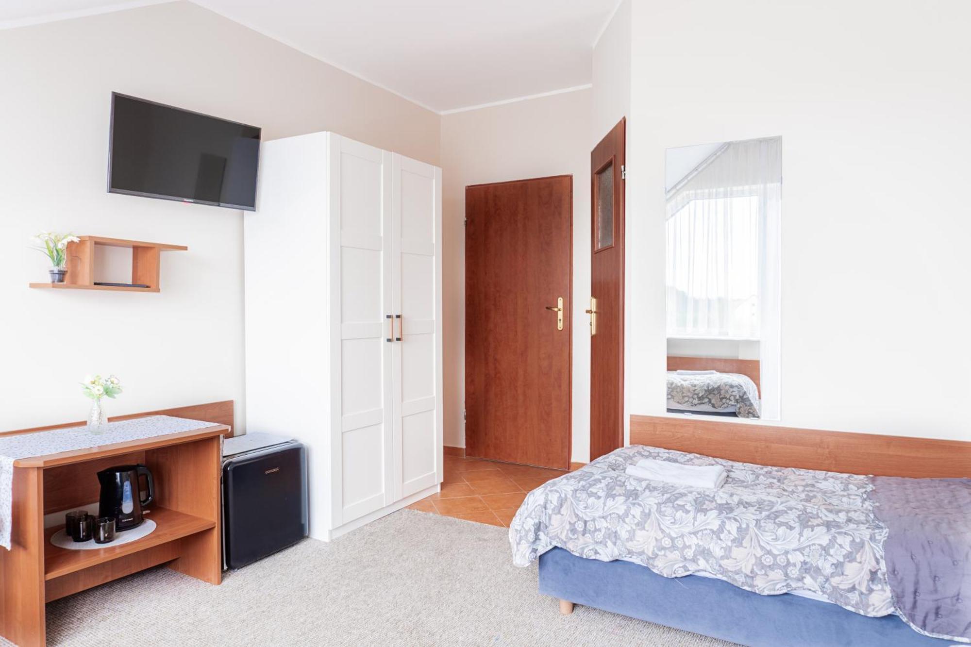 Pokoje Goscinne Raf-Tur - Sala Zabaw, Grill - Idealny Dla Rodzin Z Dziecmi Ostrowo  Ngoại thất bức ảnh